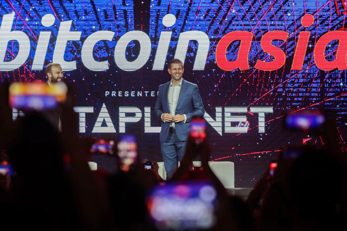 Eric Trump, vicepresidente ejecutivo de la Organización Trump, reacciona durante el Bitcoin Asia 2025, en el Centro de Exposiciones de Hong Kong, el 29 de agosto de 2025. Foto