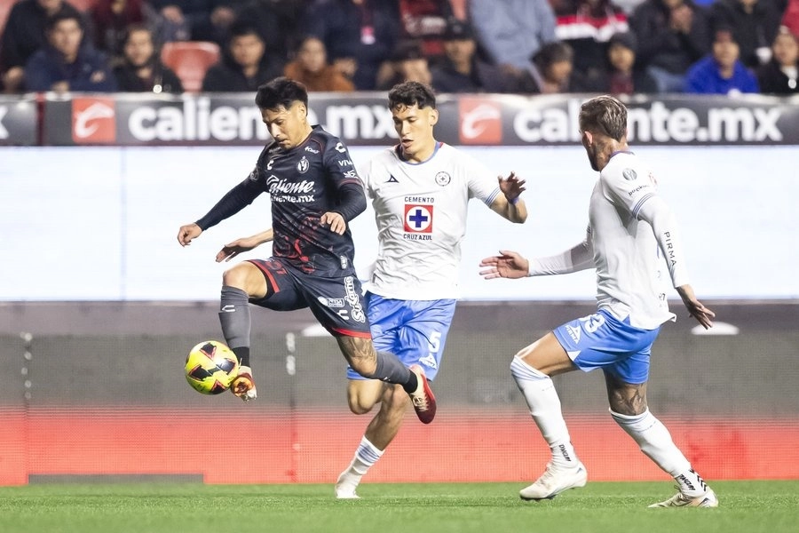 Una de las jugadas del encuentro deportivo entre Xolos y La Máquina. Foto Liga BBVA MX
