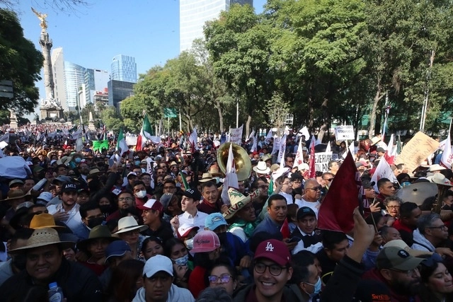 Se estima que 1.2 millones de personas acudieron a la marcha convocada por el presidente Andrés Manuel López Obrador. Foto Marco Pelaez
