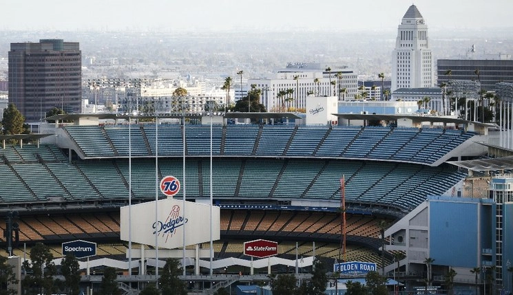 El estadio de los Dodgers el 25 de marzo pasado, día en el que iniciarían las Grandes Ligas. Foto Afp