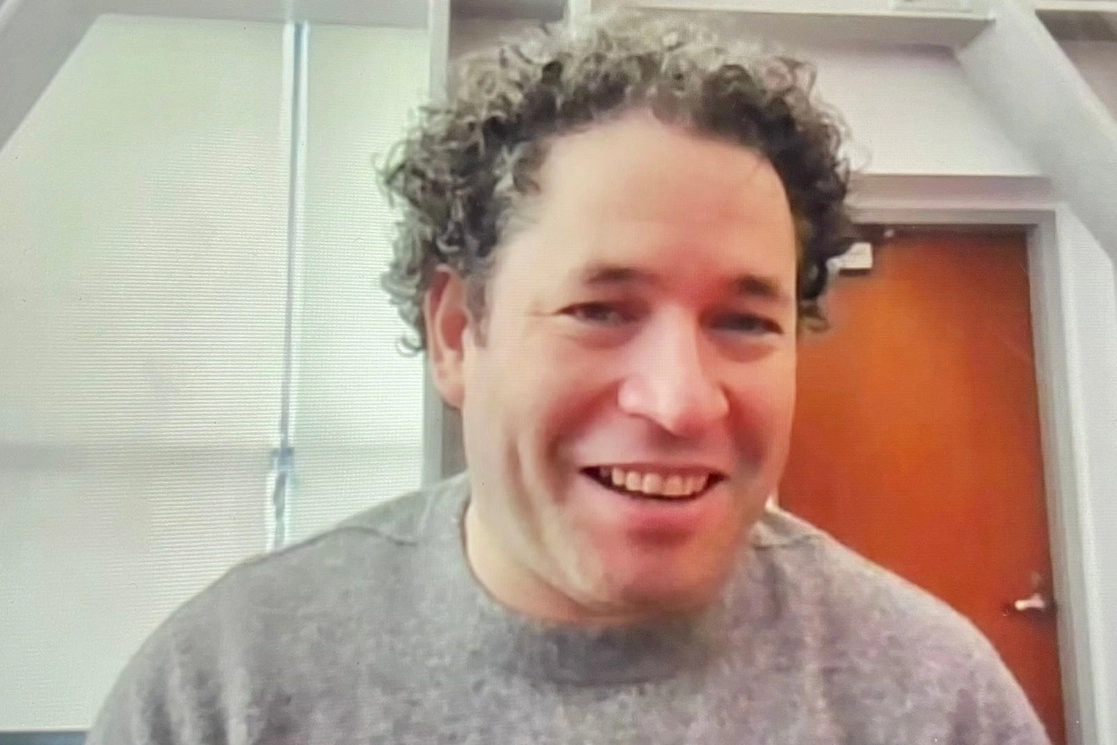 La gira de Gustavo Dudamel, director de orquesta venezolano, con la Filarmónica de Los Ángeles (LA Phil) empieza el 23 de este mes en Boston y acaba el 29 en Guanajuato. Foto Captura de pantalla
