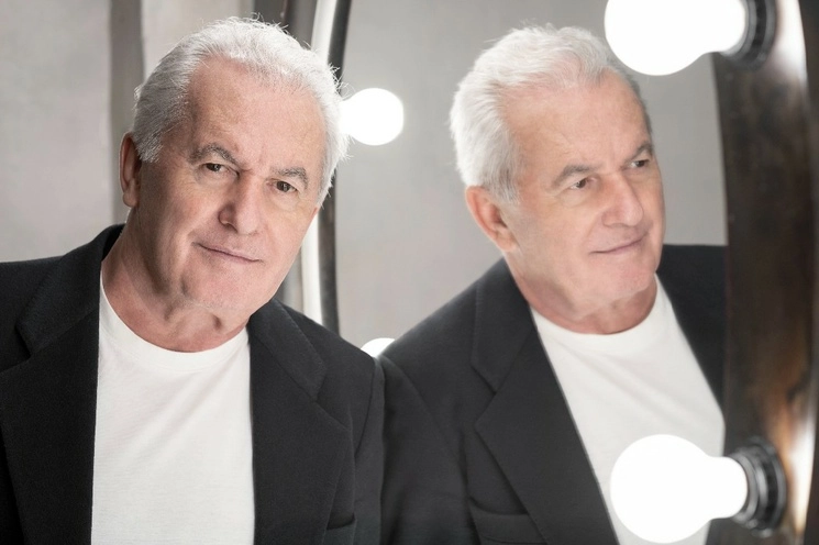 El cantautor español Víctor Manuel llegará a México en octubre con la gira ‘La vida en canciones’. Foto cortesía Santo Grial Producciones 
