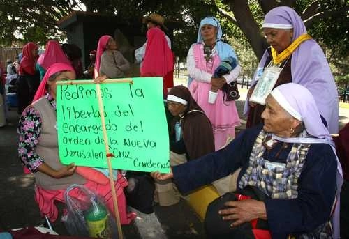 Habitantes de la Nueva Jerusalén durante una protesta en frente a la casa de gobierno de Michoacán. Foto Notimex /Archivo 
