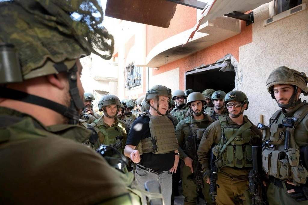 "Continuamos hasta el final, hasta la victoria. Nada nos detendrá", dijo Netanyahu al personal militar israelí, el 26 de noviembre de 2023. Foto Avi Ohayon / GPO / Handout vía Ap