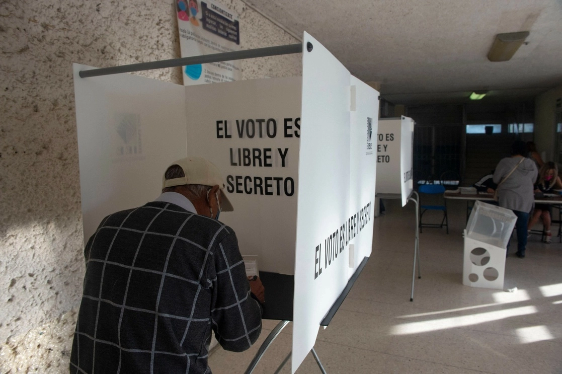 En las elecciones del domingo pasado no se dio espacio a la nota roja, celebró el presidente López Obrador. Foto Afp