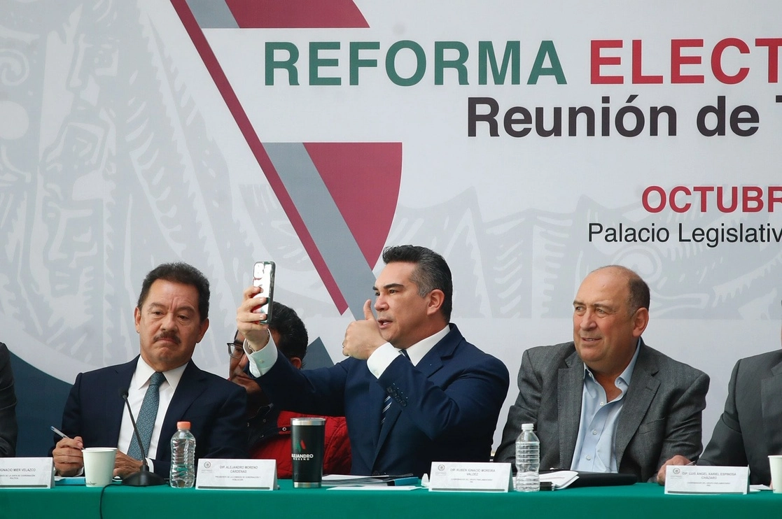 Representantes de partidos acordaron ayer crear un grupo legislativo que aborde una enmienda electoral. Foto Cristina Rodríguez