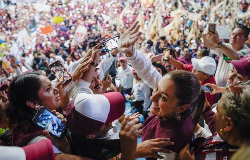 “Claudia va a llegar a Palacio Nacional”, se escuchó de manera reiterada en el auditorio de San Juan del Río. Imagen tomada de https://twitter.com/Claudiashein