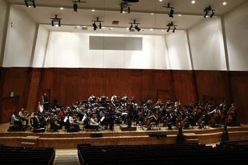 Los integrantes de la Orquesta Filarmónica de la Ciudad de México, en un ensayo, en imagen de archivo. Foto Cristina Rodríguez