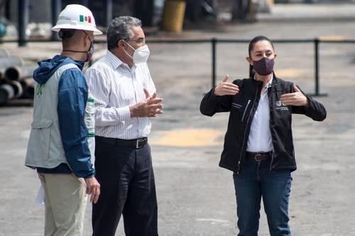 Claudia Sheinbaum, Jesús Esteva Medina, secretario de Obras y Servicios, y el coordinador general del Sacmex, Rafael Carmona Paredes. Foto Cuartoscuro