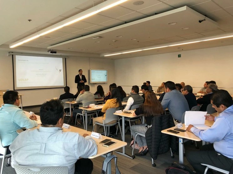 No hay fórmulas mágicas para los emprendedores; cuesta más conservar los clientes, que conseguir nuevos, señalan. Foto La Jornada