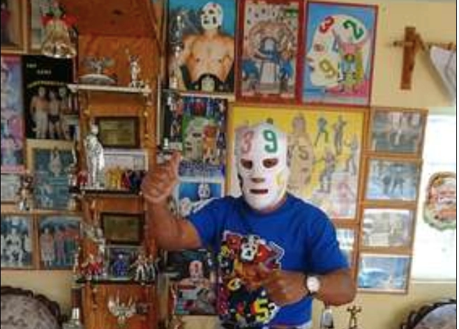 Hasta la venta de artículos con su imagen está paralizada, como le sucede a El Matemático. Foto cortesía del ex gladiador