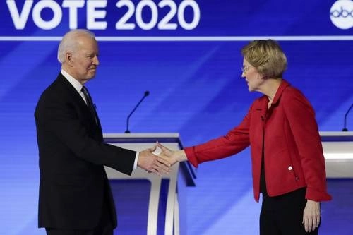 La senadora Elizabeth Warren anunció ayer su respaldo a Joe Biden para la candidatura presidencial demócrata. Foto Ap /Archivo