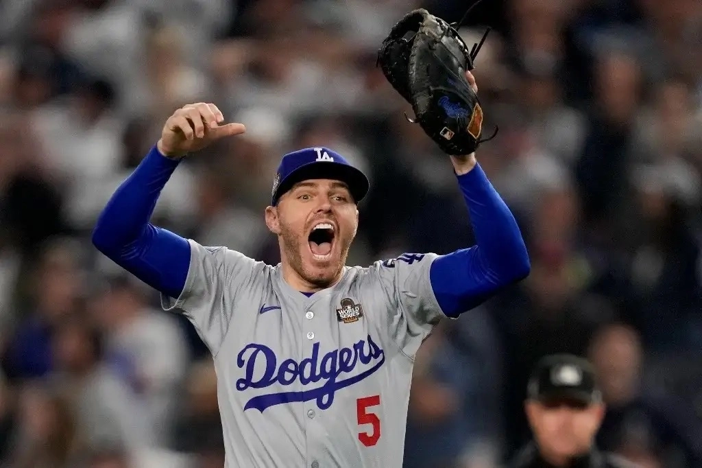 Los Dodgers ganaron el juego 6-3 y terminaron ganando el octavo campeonato de la Serie Mundial de la franquicia en cinco juegos. Freeman fue nombrado MVP de la Serie Mundial.Foto Ap