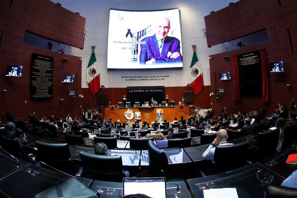 Homenaje luctuoso a José Agustín Ortíz Pinchetti en la sede del Senado de la República. Foto tomada de la cuenta de X @senadomexicano