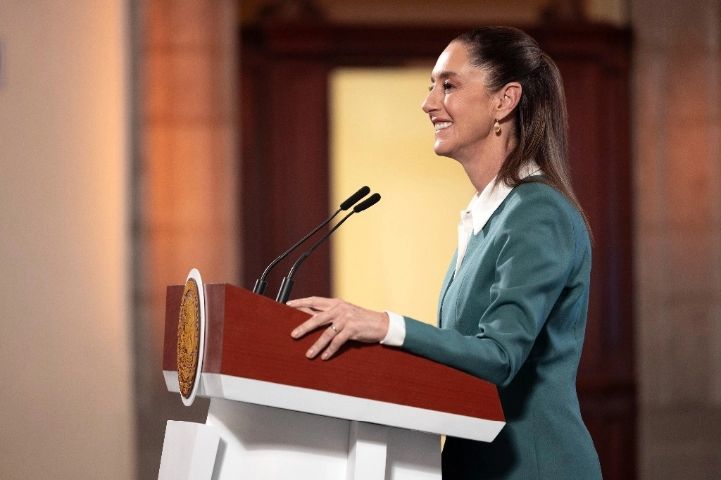 La presidenta Claudia Sheinbaum Pardo analizó ayer por la tarde los mensajes de Donald Trump. No se divulgó algún comunicado ni los participantes emitieron declaraciones.Foto Presidencia