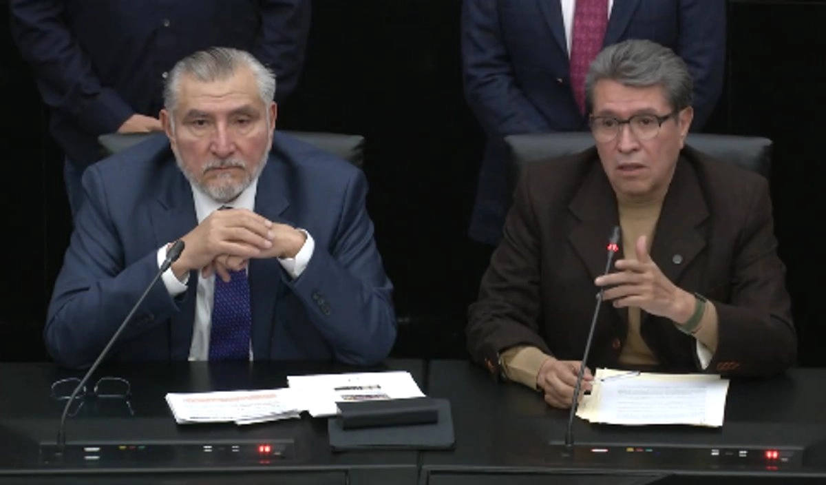 Los coordinadores de Morena en el Senado y en la Cámara de Diputados, Adán Augusto López y Ricardo Monreal, en conferencia de prensa. 