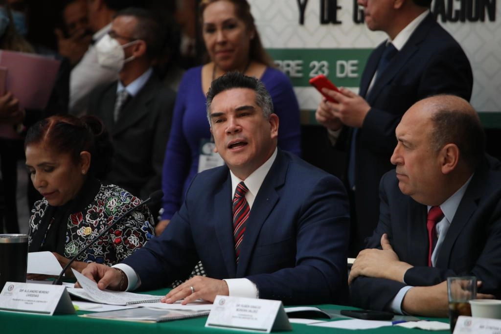 El legislador y presidente nacional del PRI, Alejandro Moreno, durante la reunión de las Comisiones Unidas de reforma política-electoral de puntos constitucionales y de gobernación y población, en San Lázaro. Foto Yazmín Ortega Cortés