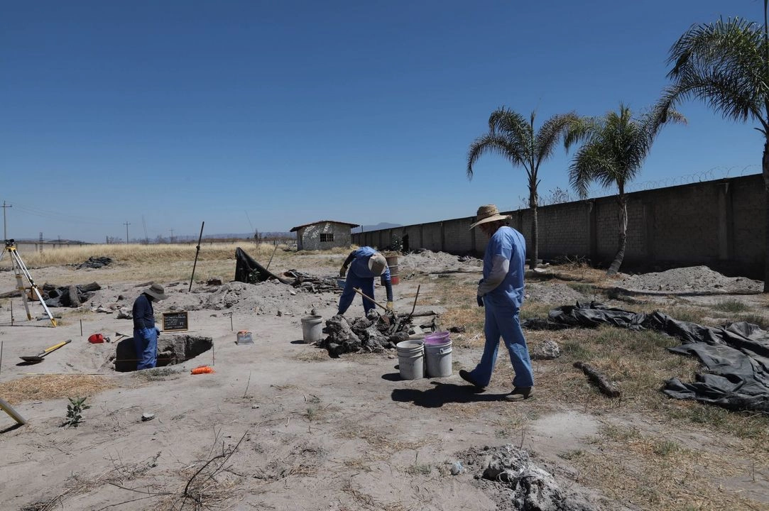 La Fiscalía del Estado de Jalisco durante una inspección en el rancho Izaguirre, en Teuchitlán, el 12 de marzo de 2025. Foto 