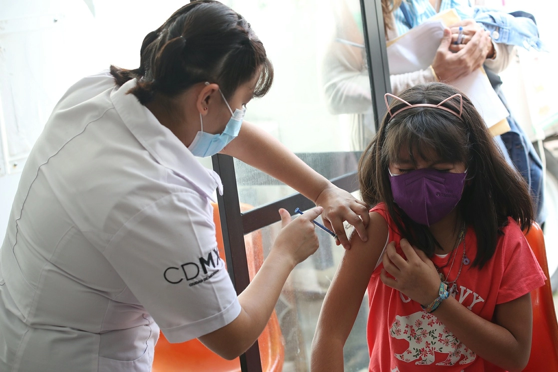 Del 12 al 14 de septiembre se aplicará la segunda dosis pediátrica contra el covid-19 a menores con 10 años cumplidos. Foto María Luisa Severiano / Archivo