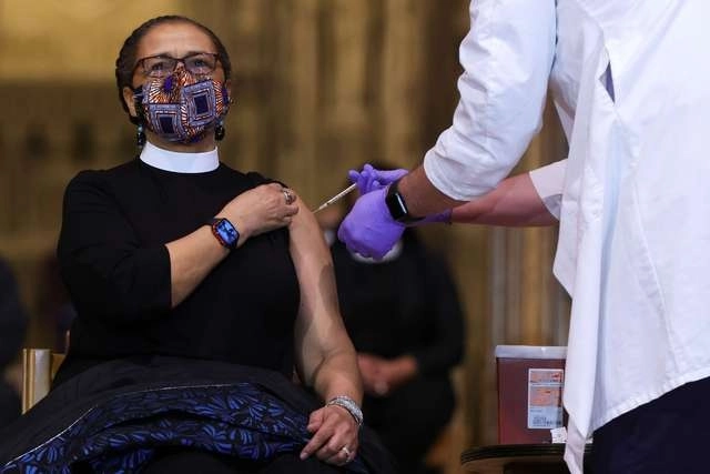 Se estima que a finales de mayo toda la población de adultos mayores de Estados Unidos estará vacunada contra el coronavirus. Foto Afp