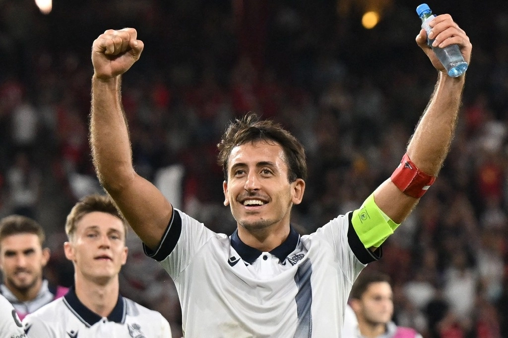 El capitán Mikel Oyarzabal (en la imagen) y Brais Méndez marcaron los dos goles de la Real Sociedad ante el Salzburgo en la Liga de Campeones, el 3 de octubre de 2023. Foto Afp