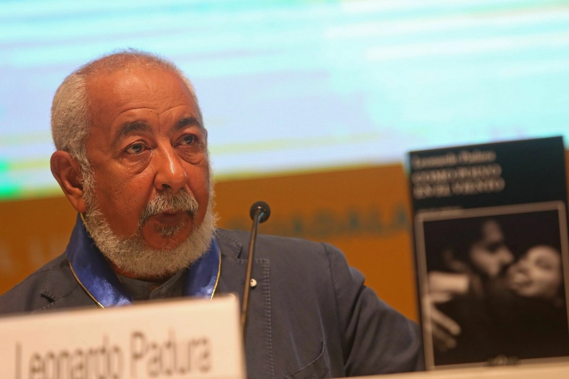 Leonardo Padura durante la presentación de su libro 'Como Polvo en el Viento', en noviembre de 2021. Foto Cuartoscuro / Archivo 