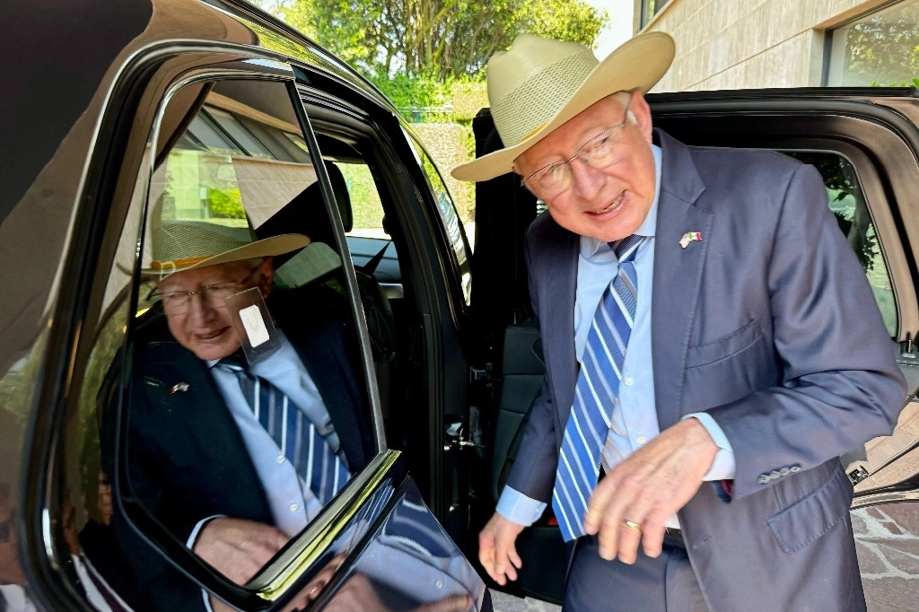 El embajador de Estados Unidos en México, Ken Salazar, llamó ayer a conferencia de prensa para explicar la situación de la relación bilateral. Foto Luis Castillo