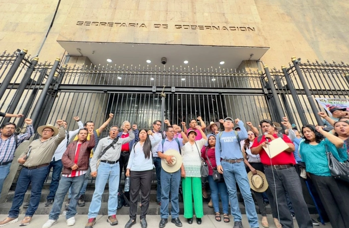 Hoy crecen la inconformidad y la rebeldía. Y como aprendieron de la Revolución, los profesores no imploran: resisten e insisten. Foto 