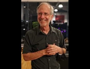 Eric Manheimer, autor de ‘Doce pacientes’ durante su visita al periódico ‘La Jornada’. Foto Marco Peláez 