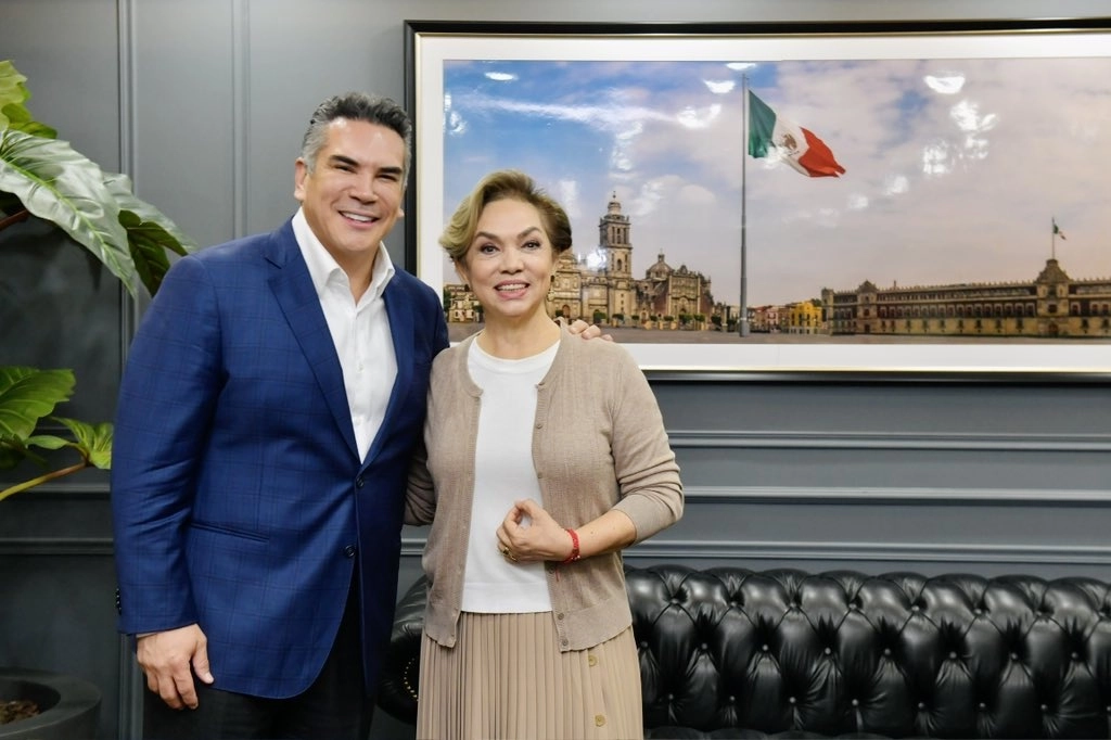 La senadora recibió la bienvenida de parte del dirigente nacional del PRI, Alejandro Moreno. Imagen tomada de https://twitter.com/alitomorenoc