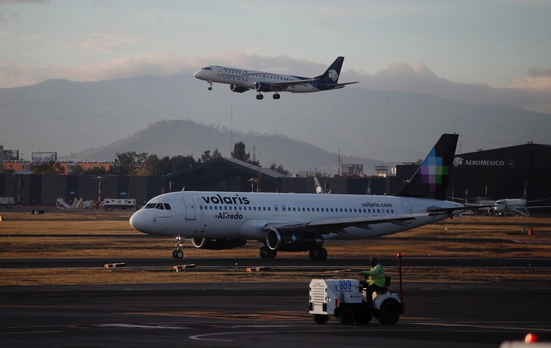 Despegue de aviones en el Aeropuerto Internacional de la Ciudad de México. Foto Cristina Rodríguez / Archivo
