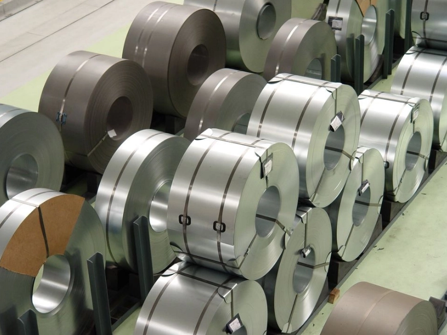 Donald Trump anunció el viernes que el próximo miércoles los aranceles a la importación de acero y de aluminio se duplicarán hasta el 50%, una nueva escalada de su ofensiva proteccionista.