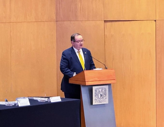 Leonardo Lomelí, rector de la UNAM durante la premiación al Patentamiento y Transferencia Tecnológica. Foto @UNAM_MX