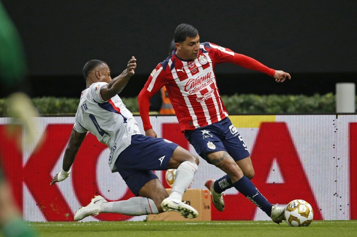Chivas y Cruz Azul empataron a cero goles en el partido de ida de los cuartos de final de la Liguilla del futbol mexicano. Foto 