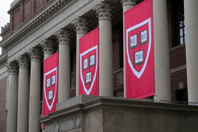 Trump prohibió  la emisión de visados para sus nuevos estudiantes extranjeros por seis meses, en una escalada de tensiones entre los centros educativos y el magnate republicano. Foto 