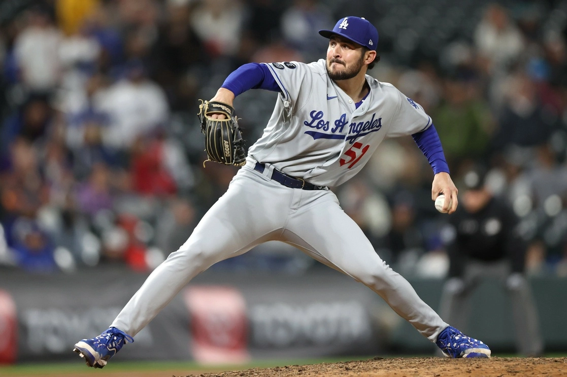 Julio Urías, líder de juegos ganados en la temporada de Grandes Ligas, se fue sin decisión en la sexta entrada. Foto Afp