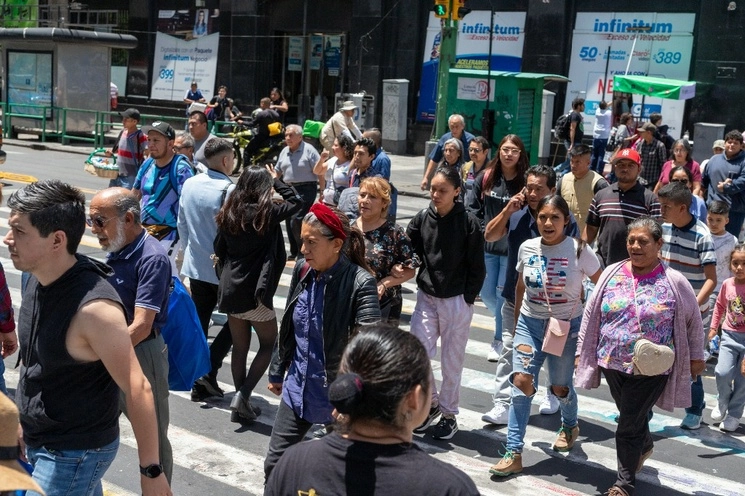 Peatones en calles del Centro Histórico de CDMX. Foto Pablo Ramos 