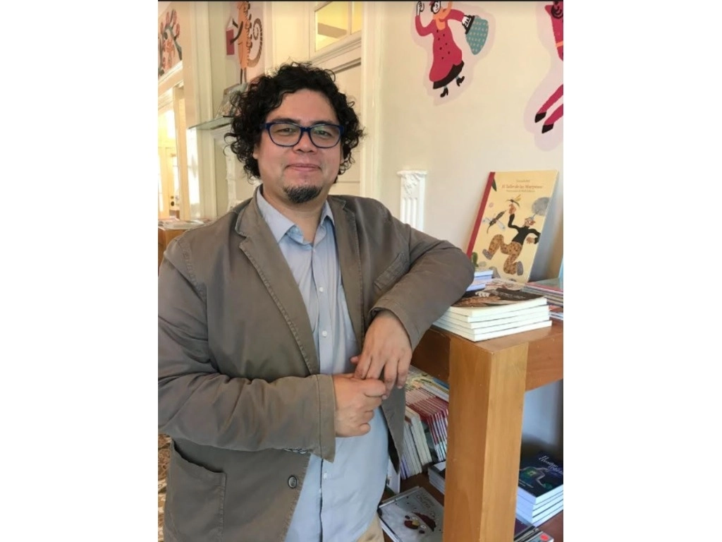 ‘Playa Bagdad’ se originó en un viaje de Antonio Ramos Revillas con sus padres a Matamoros, cuando se preguntaron qué le habría dicho a sus hermanos si hubiera perdido a sus progenitores en la ciudad tamaulipeca. Foto cortesía de la UANL