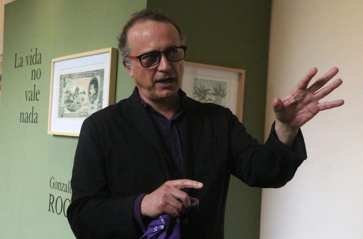 El caricaturista Gonzalo Rocha fue entrevistado por Elena Poniatowska sobre su libro 'La vida no vale nada y la hoja suelta un centavo'. Foto 