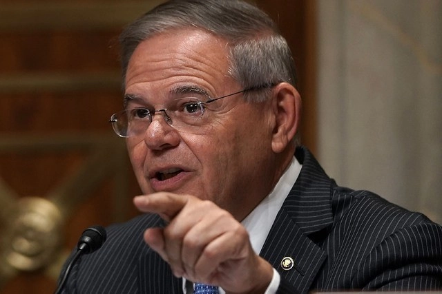 El senador Robert Menéndez envió una carta a Trump en la cual lamenta la falta de inclusión en la visita de legisladores que ayudaron en la negociación del T-MEC. Foto Afp / Archivo