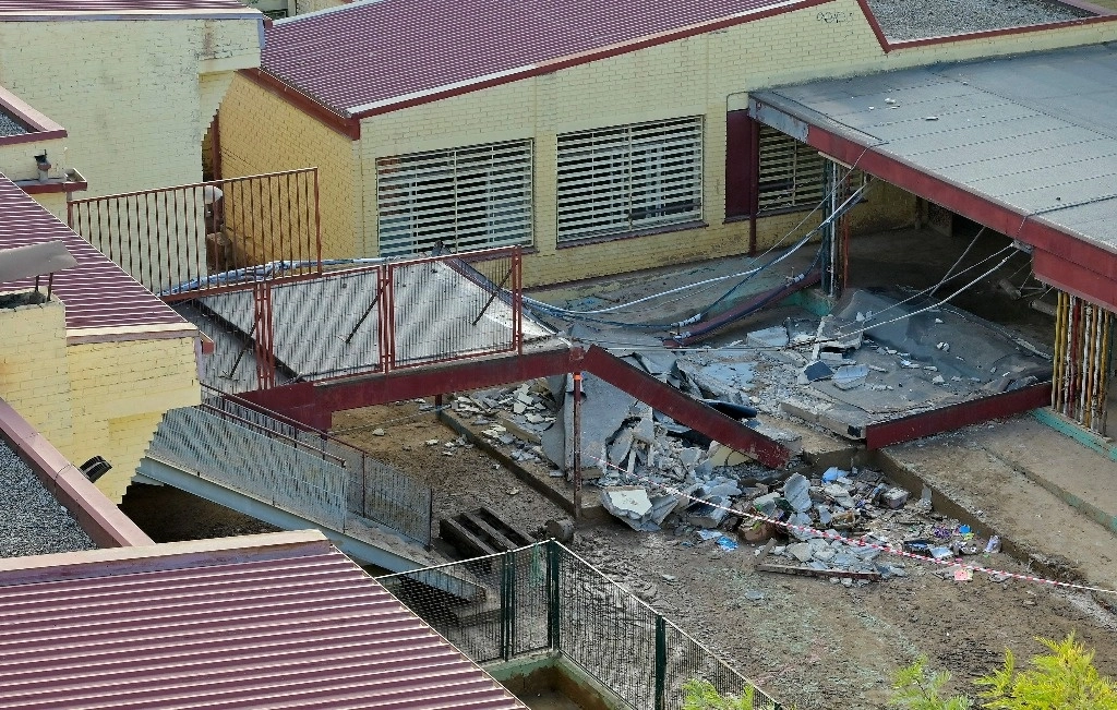 La escuela Luis Vives de Massanassa en Valencia donde un trabajador murió después de que se derrumbara el techo. Foto Afp