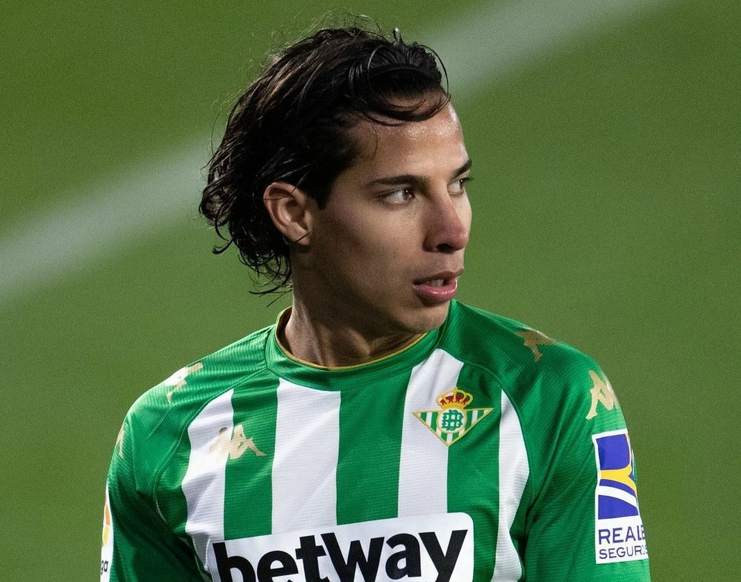 El volante de 22 años busca retomar su nivel tras su fracaso en Europa. Foto @diego_lainez 