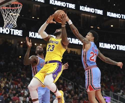 Lakers podría reabrir sus instalaciones este sábado. Foto Ap