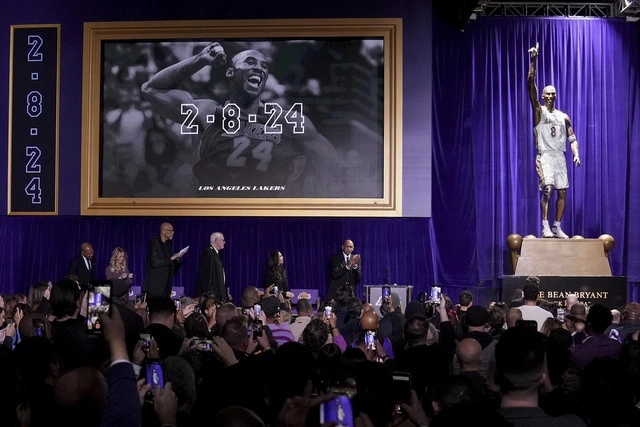 "Kobe eligió la pose que vais a ver. Si tienen algún problema con ella, mala suerte", dijo en la ceremonia Vanessa Bryant. Foto Ap