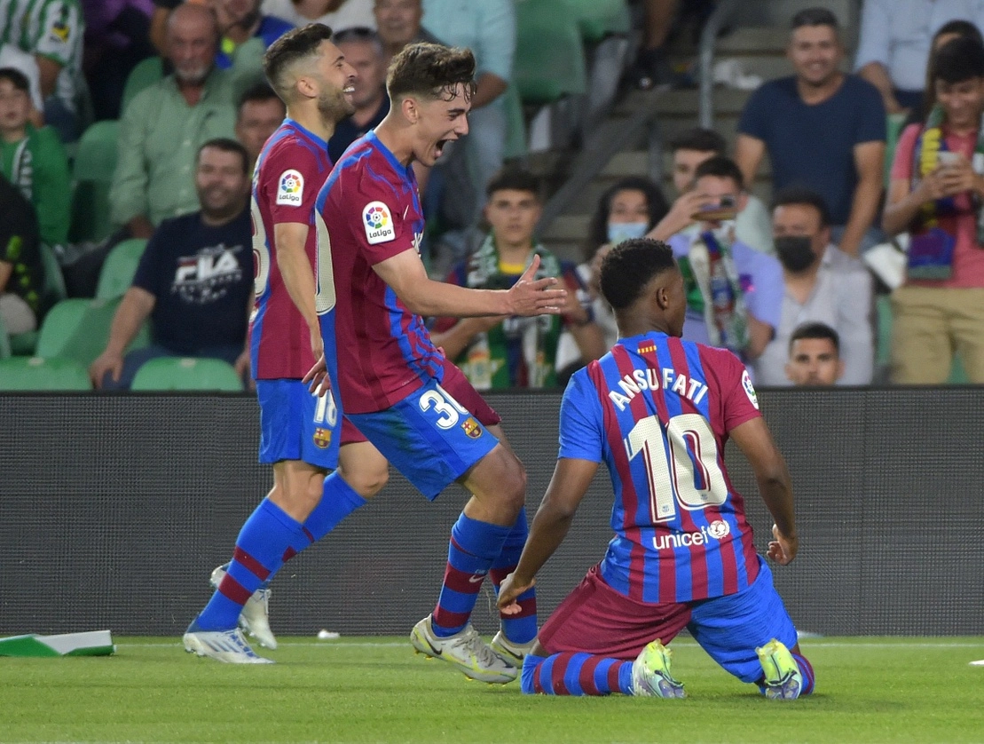 El Barcelona es uno de los cinco clubes que no participa en el acuerdo de mil 994 millones de euros firmado por LaLiga con el gigante del capital riesgo CVC Capital Partners. Foto Afp / Archivo