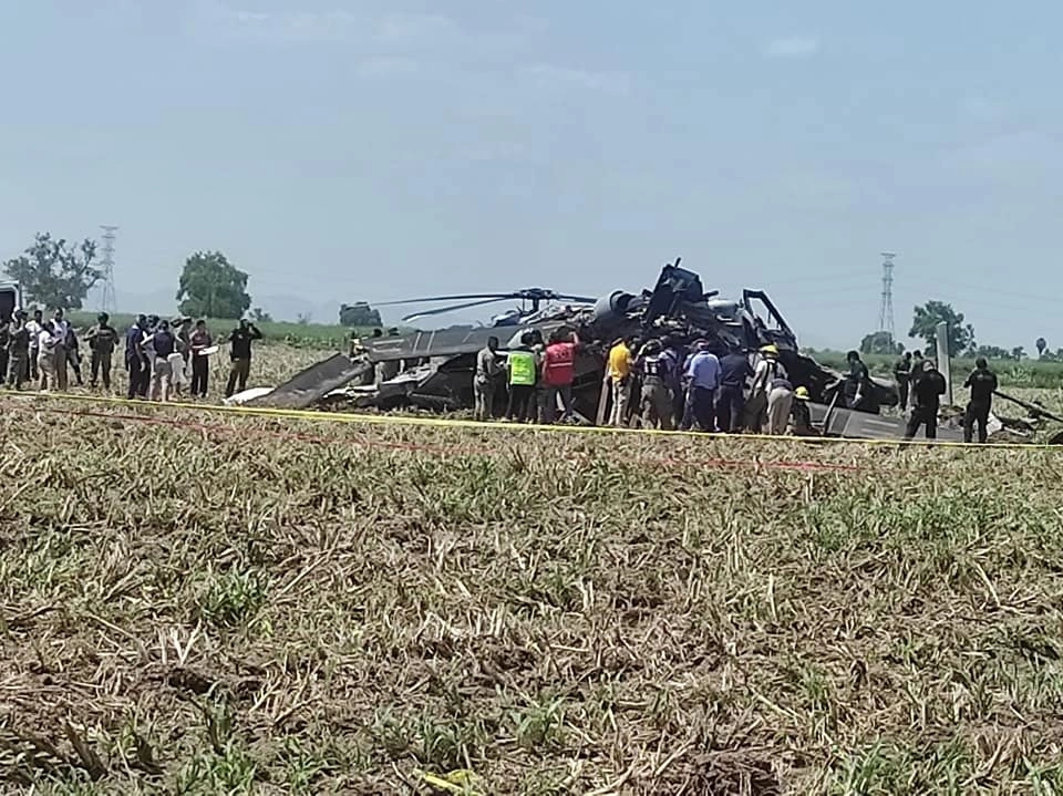 Helicóptero de Semar siniestrado. Foto Cortesía Periódico Mercurio