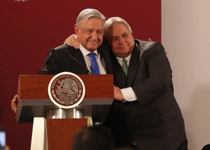 El presidente Andrés Manuel López Obrador (c) junto con el empresario Carlos Bremer (c,der) en imagen de archivo. Foto José Antonio López
