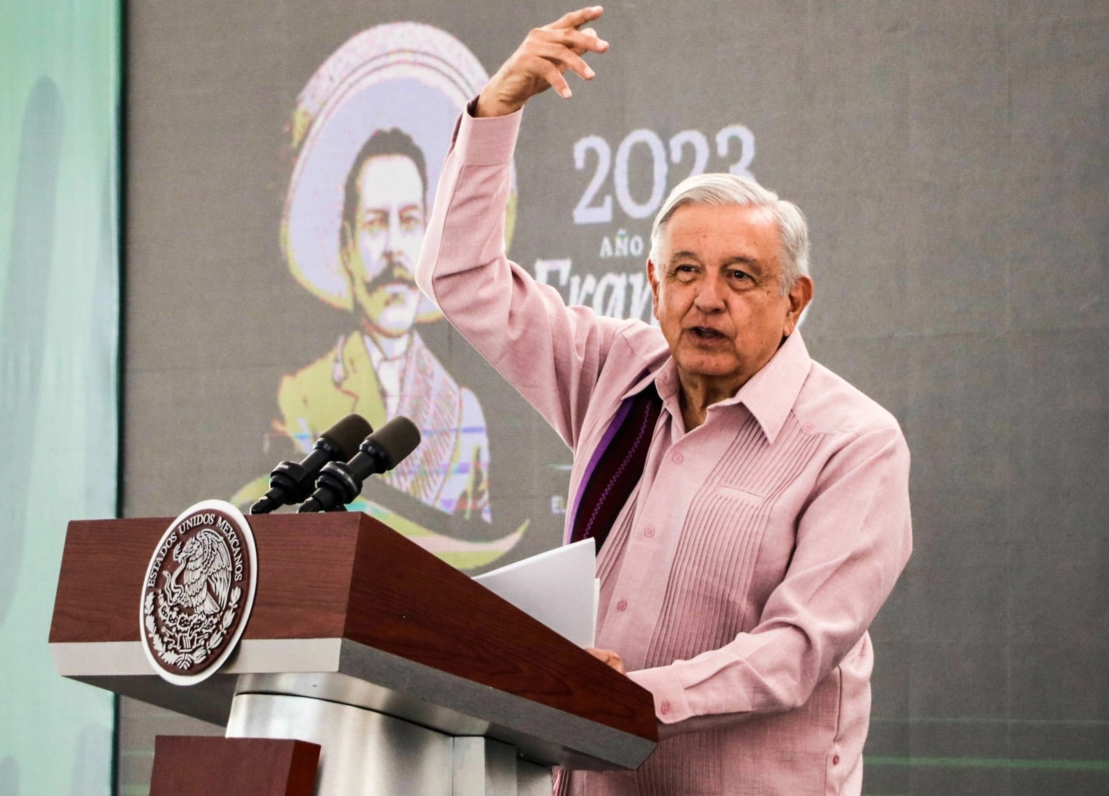El presidente Andrés Manuel López Obrador durante su conferencia de prensa matutina en Oaxaca, el 24 de noviembre de 2023. Foto Cuartoscuro
