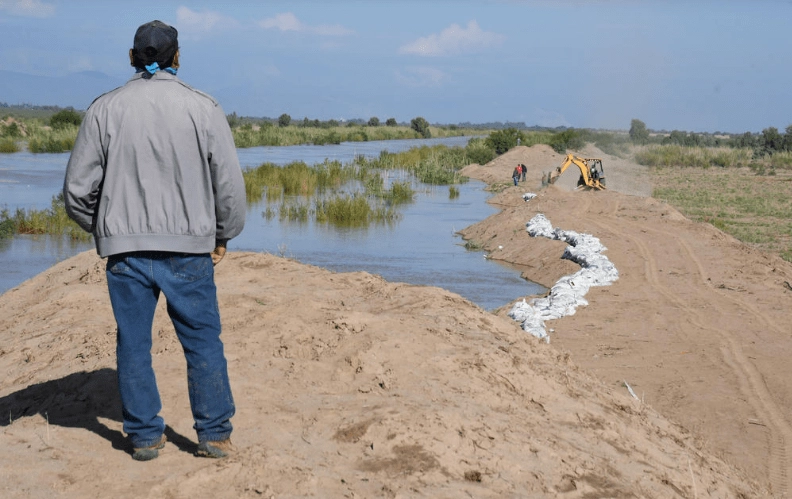 El presidente López Obrador dijo que en principio debe buscarse una solución y acuerdo por la vía del diálogo, para enfrentar el problema grave de contaminación en La Laguna. Imagen tomada del sitio https://aguaparatodos.org.mx/