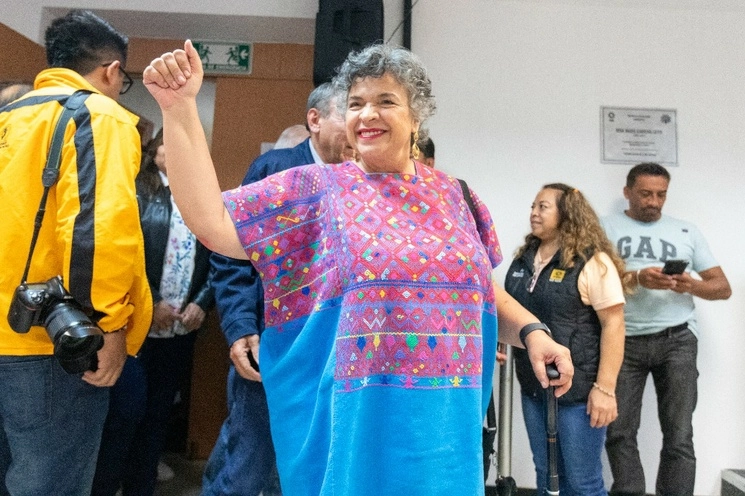 Beatriz Paredes, aspirante a encabezar el Frente Amplio por México, en su visita a Nuevo León condenó el asesinato de Ricardo Flores Suárez, director jurídico del Congreso estatal. Foto Pablo Ramos / Archivo